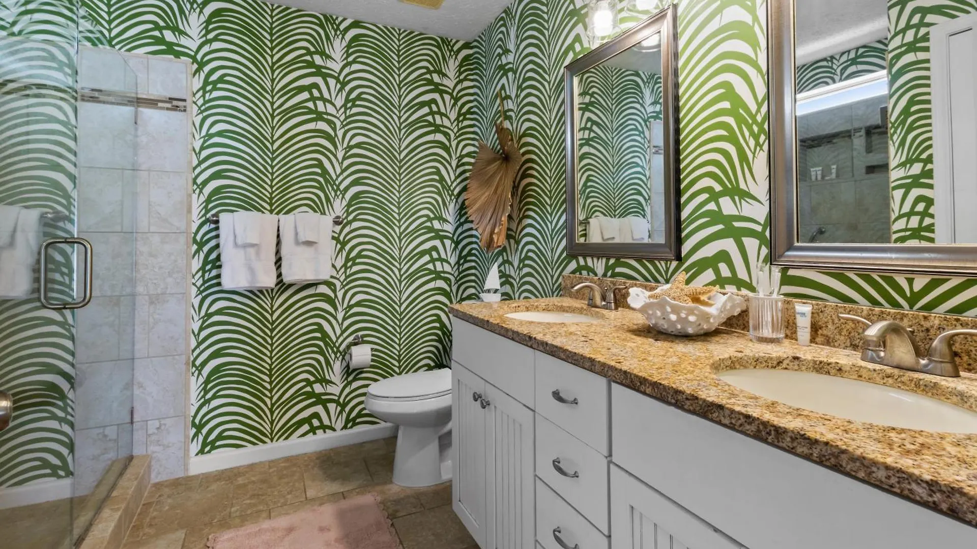 Steps To The Beach & Close To 30A! Private Pool With Sundeck & Putt Putt Golf! Panama City Beach