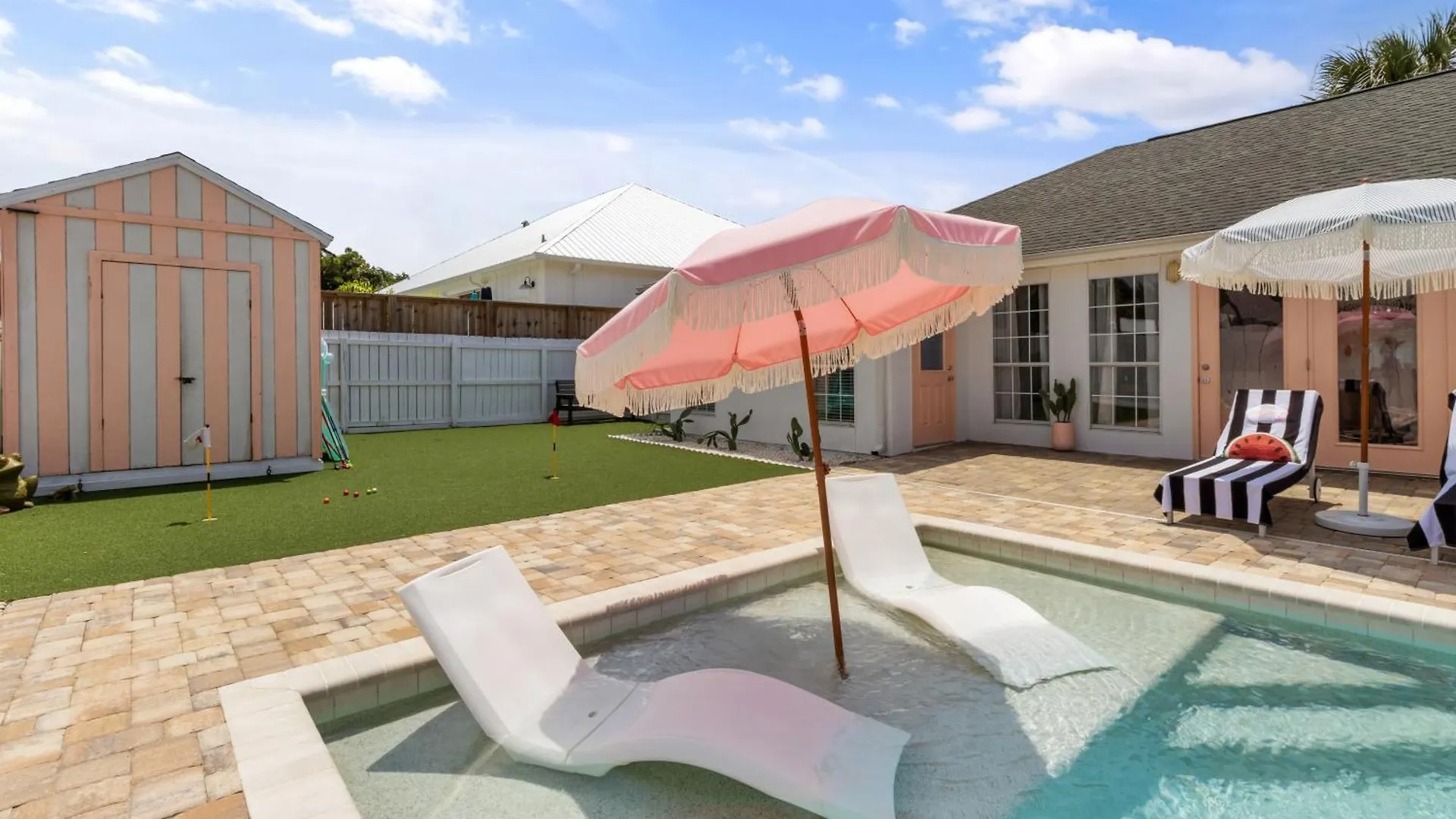 Steps To The Beach & Close To 30A! Private Pool With Sundeck & Putt Putt Golf! Panama City Beach