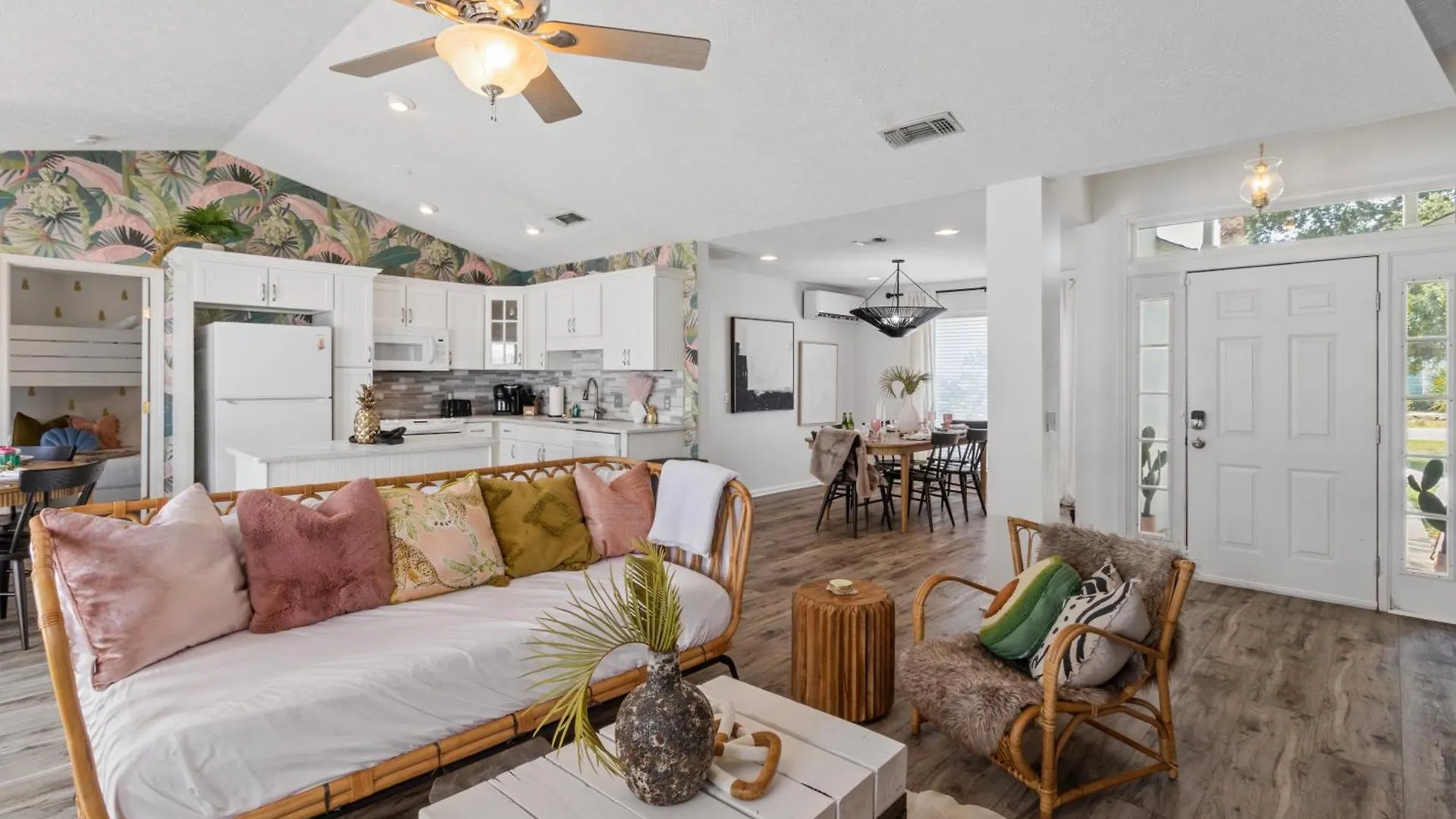 Steps To The Beach & Close To 30A! Private Pool With Sundeck & Putt Putt Golf! Panama City Beach 0*,