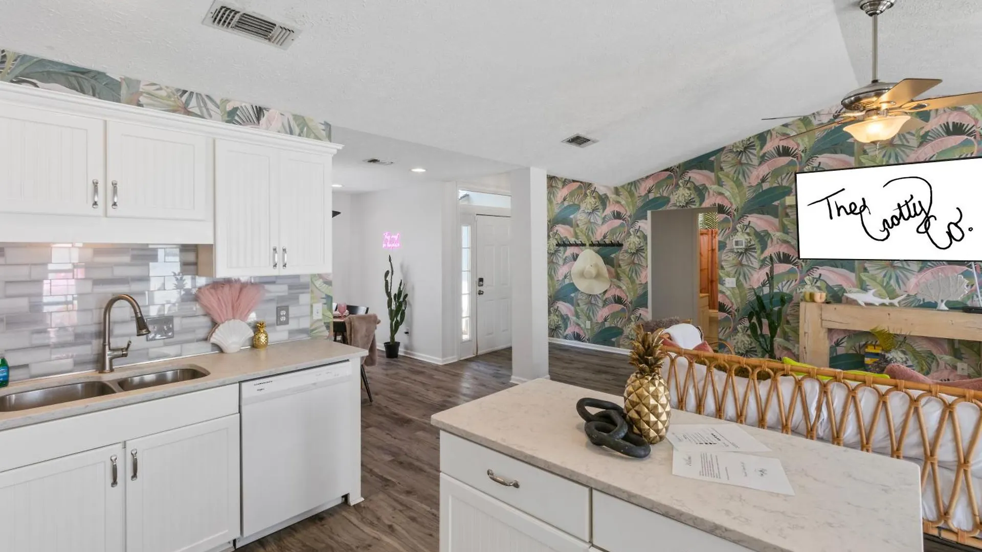 Steps To The Beach & Close To 30A! Private Pool With Sundeck & Putt Putt Golf! Panama City Beach ABD